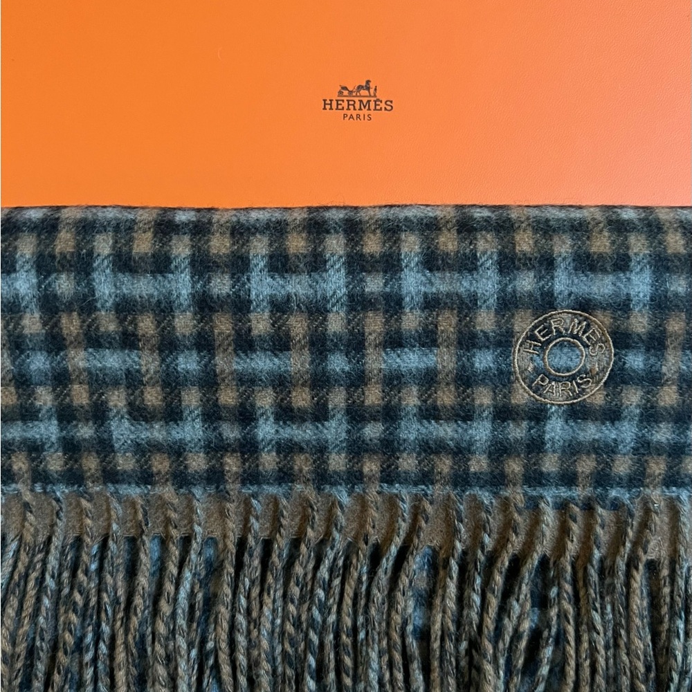 Hermes H Ecossais Muffler Scarf 100% Cashmere $660